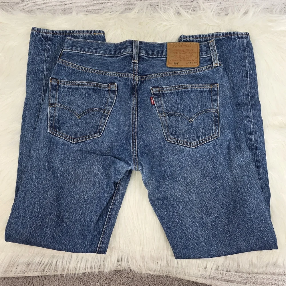 Levis 501 Original Fit Medium Wash Straight Leg Men's Jeans